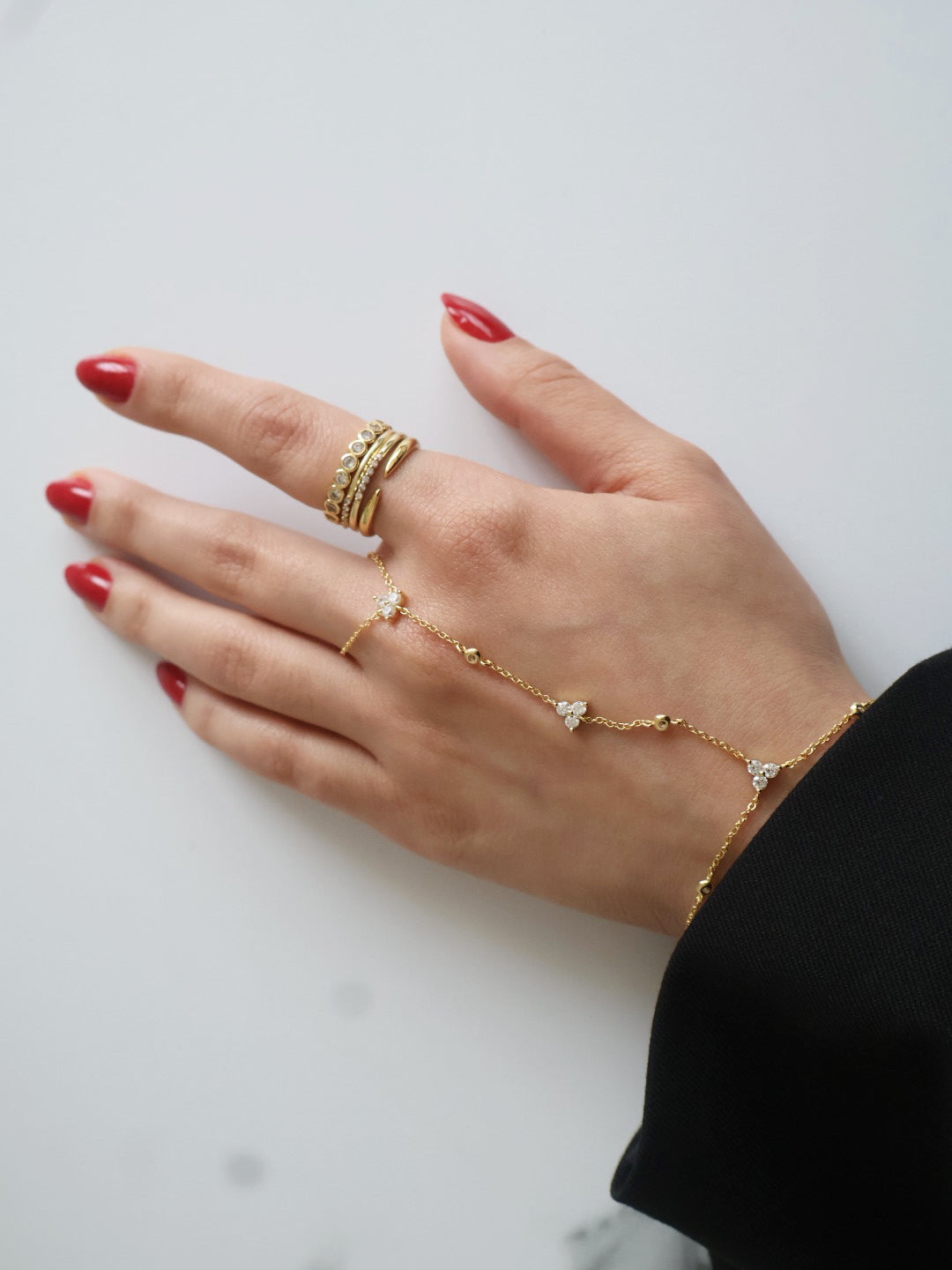 Nisea Hand Chain