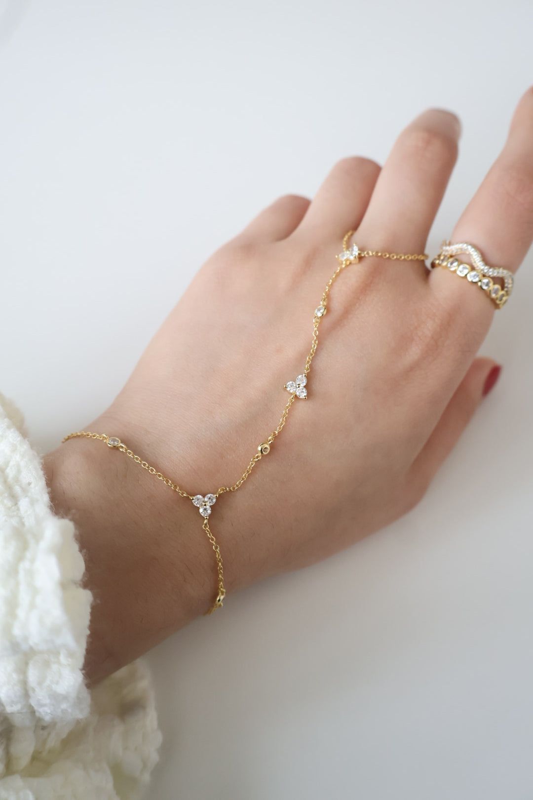 Nisea Hand Chain