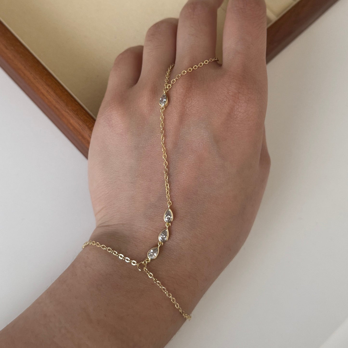 Silvia Handchain